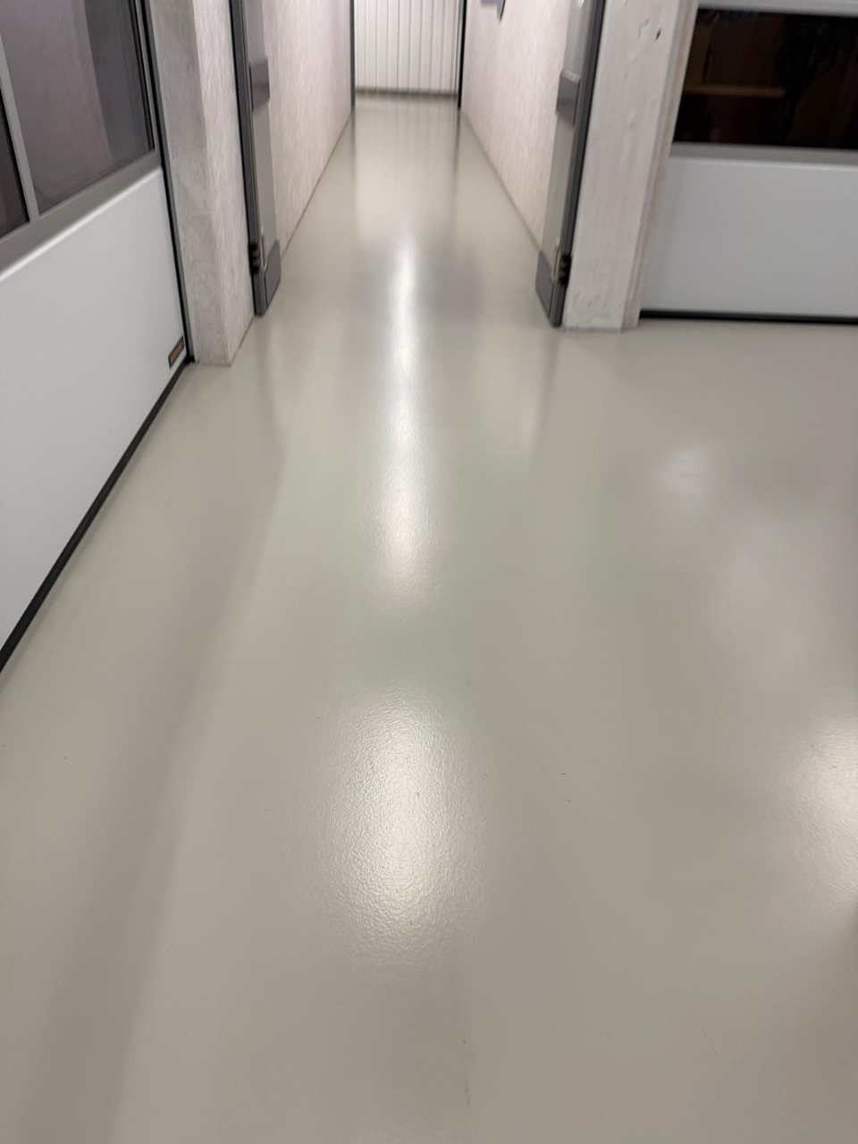 Bodenbeschichtung Korridor — LUAN E.U GmbH — Vorher (2/2)