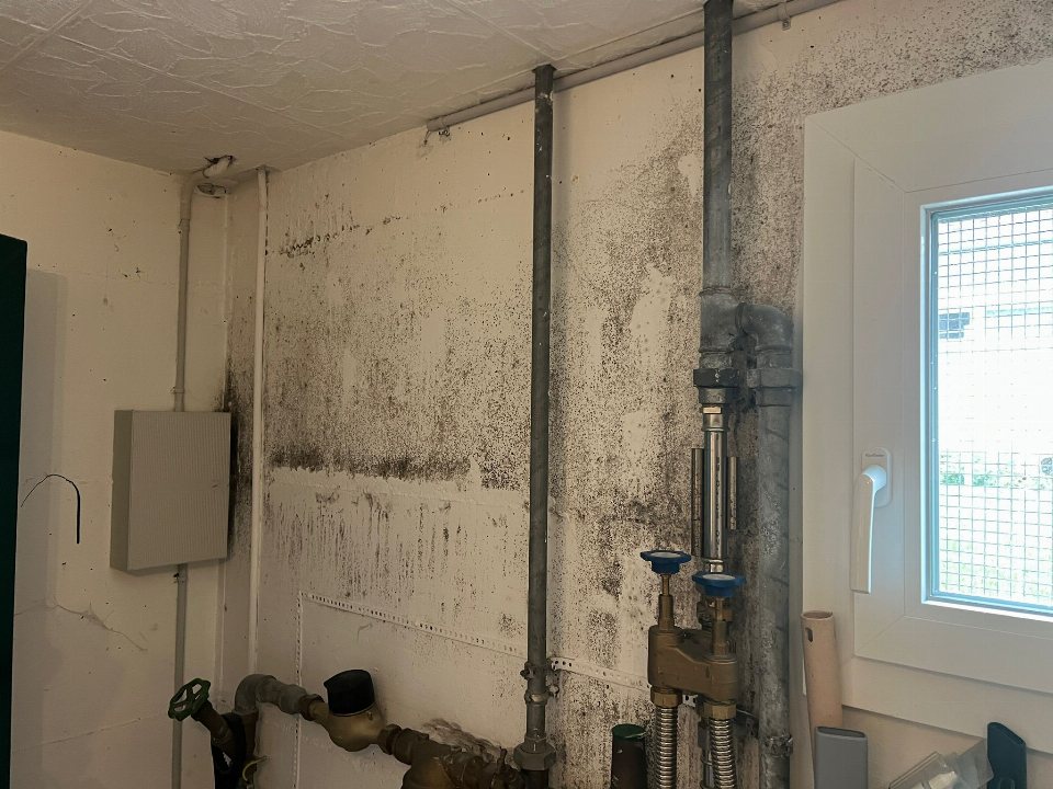 Technikraum Sanierung — LUAN E.U GmbH — Vorher (1/2)