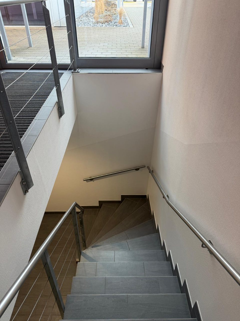 Treppenhaus Renovierung — LUAN E.U GmbH — Nachher (2/2)