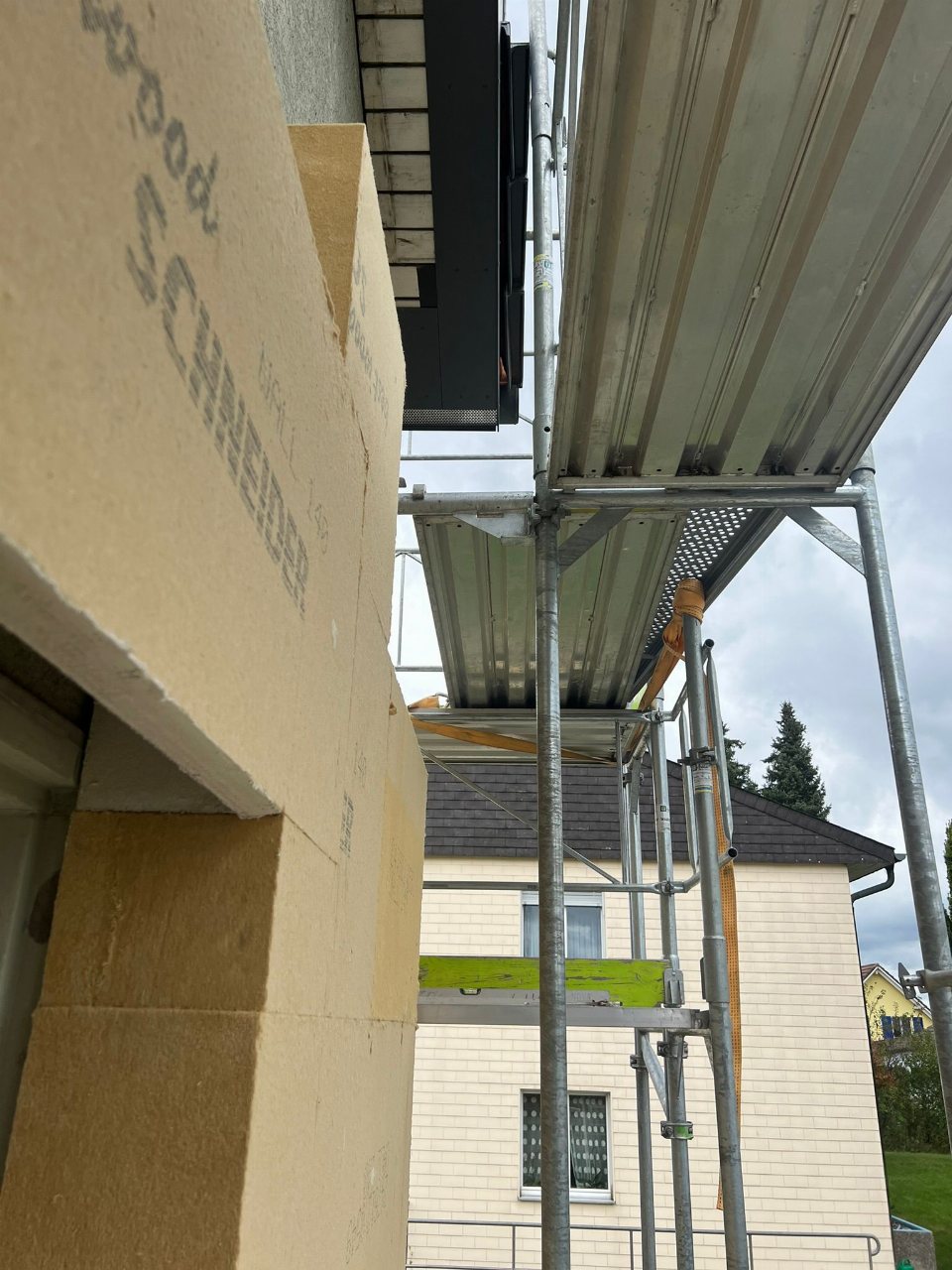 Fassadendaemmung Ausfuehrung — LUAN E.U GmbH — Vorher (5/6)