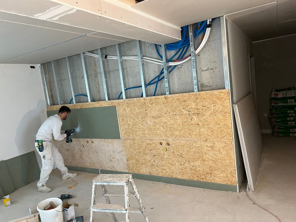 Innenausbau Wandverkleidung — LUAN E.U GmbH — Vorher (1/3)
