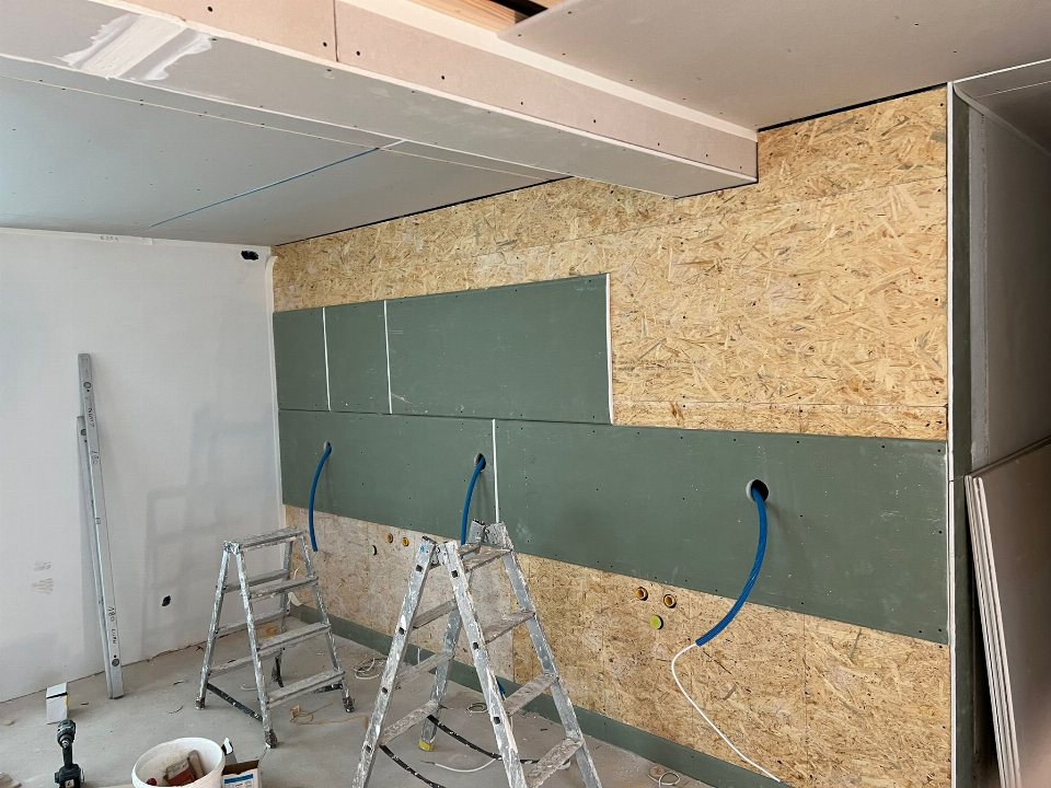 Innenausbau Wandverkleidung — LUAN E.U GmbH — Vorher (2/3)