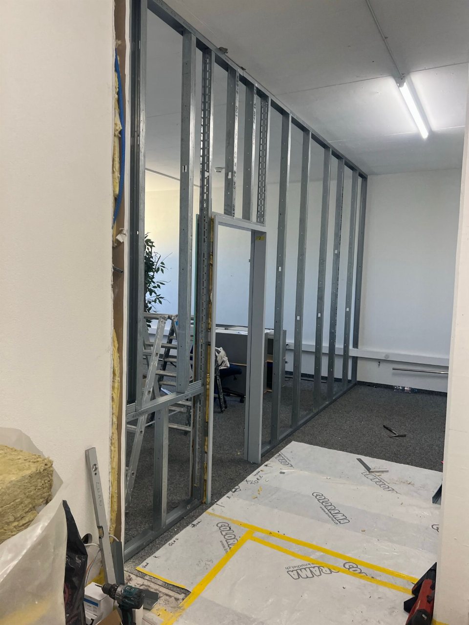 Buero Trennwand — LUAN E.U GmbH — Vorher (1/1)