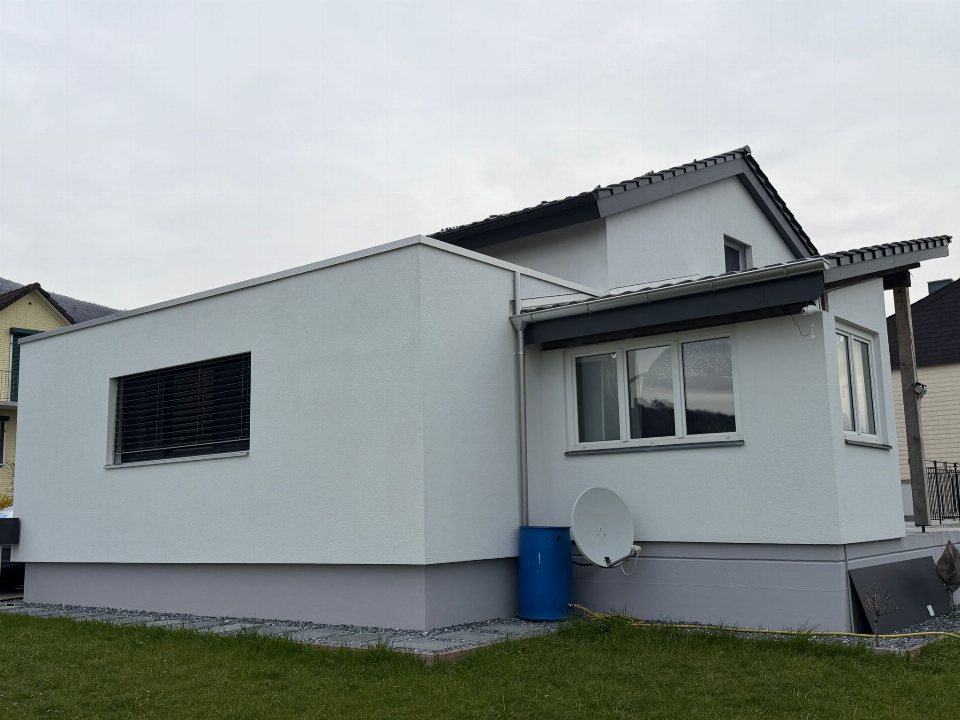 Wohnhaus Fassade — LUAN E.U GmbH — Vorher (1/3)