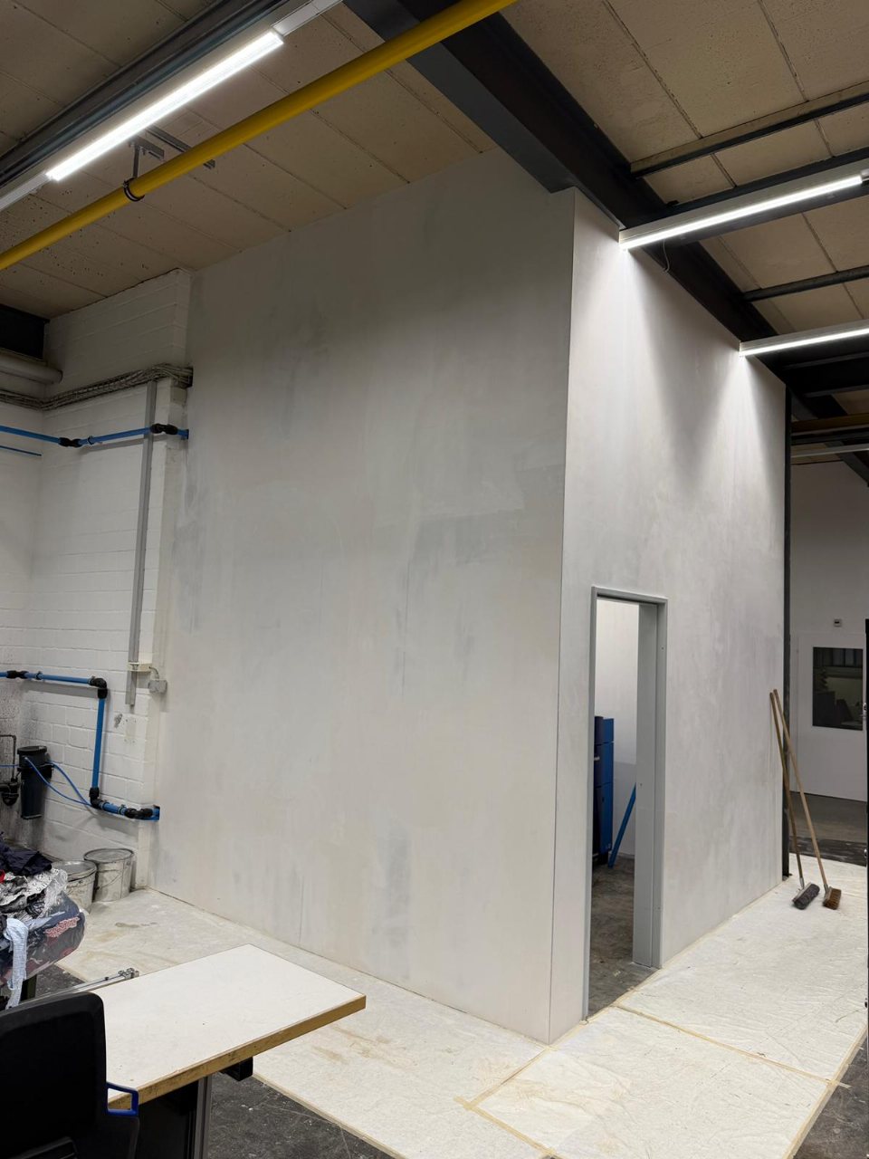 Gewerbeausbau Trennwand — LUAN E.U GmbH — Nachher (1/2)